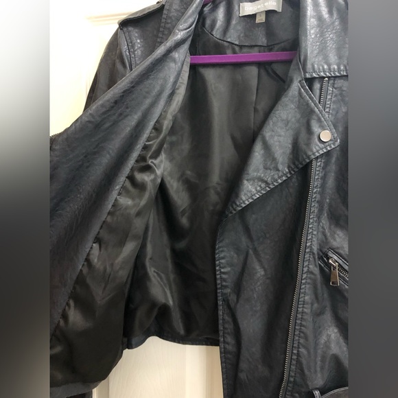 BAGATELLE Payton Textured Faux Leather Moto Jacket - Large - Picture 9 of 9
